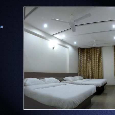 Sai Srushti Hotell Shirdi Exteriör bild