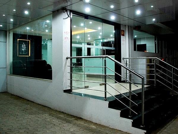 Sai Srushti Hotell Shirdi Exteriör bild
