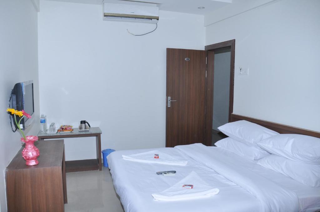 Sai Srushti Hotell Shirdi Exteriör bild